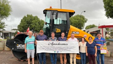 Novo Rolo Compactador refora a frota de So Joo da Urtiga!